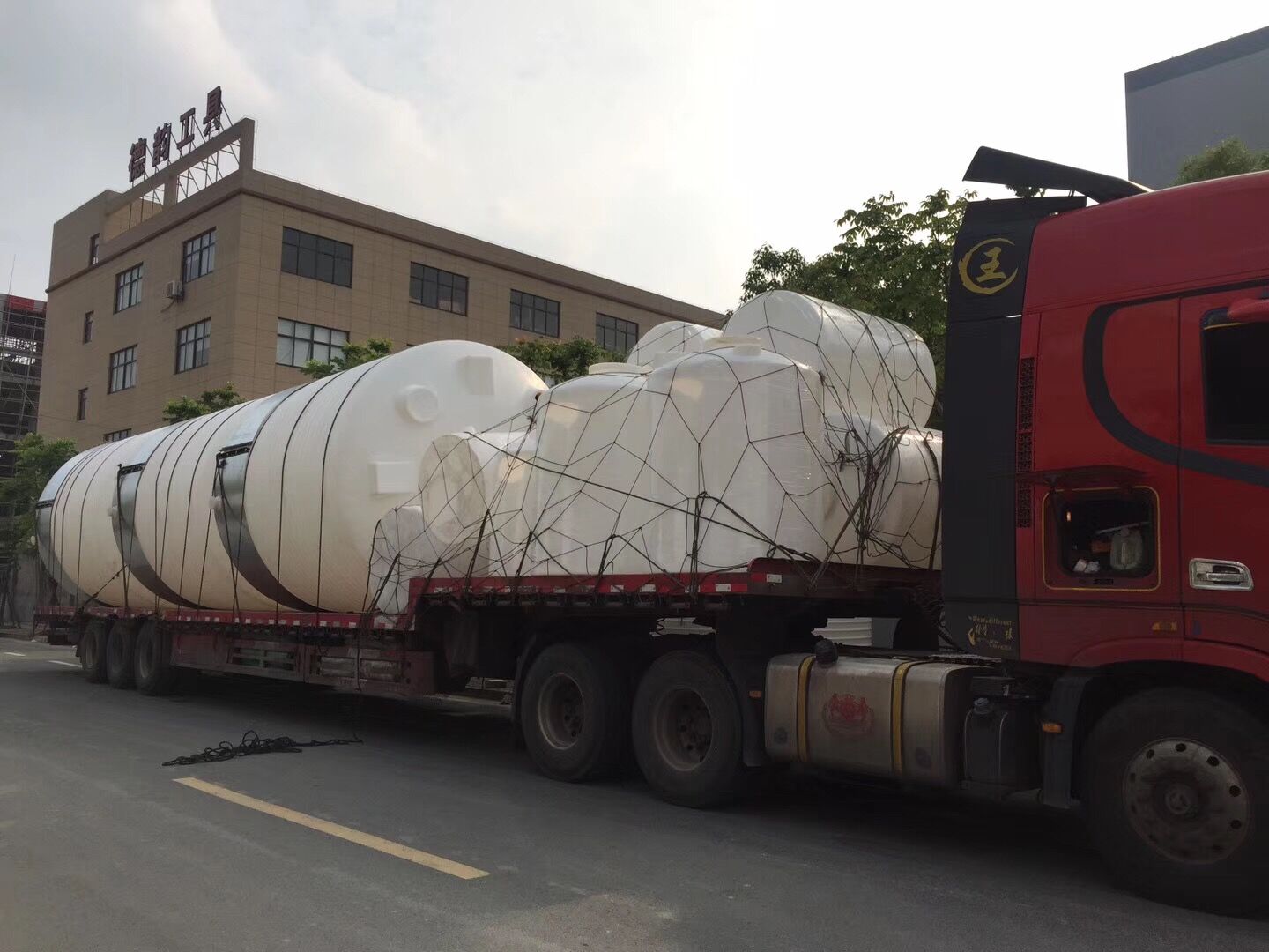 30吨迅升塑料储罐厂家发货宁夏中卫