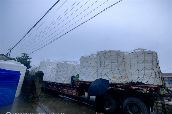 迅升塑料容器15吨20吨5吨2吨塑料储罐发货绍兴
