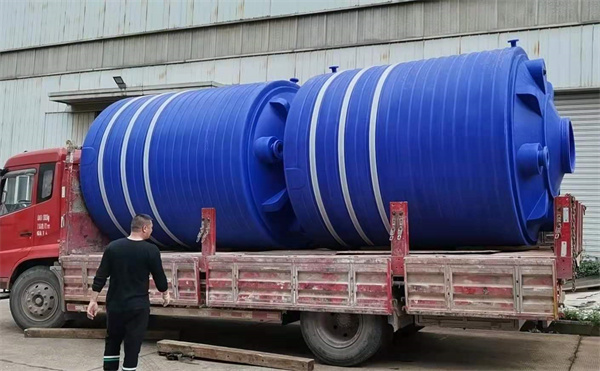15吨蓝色塑料容器