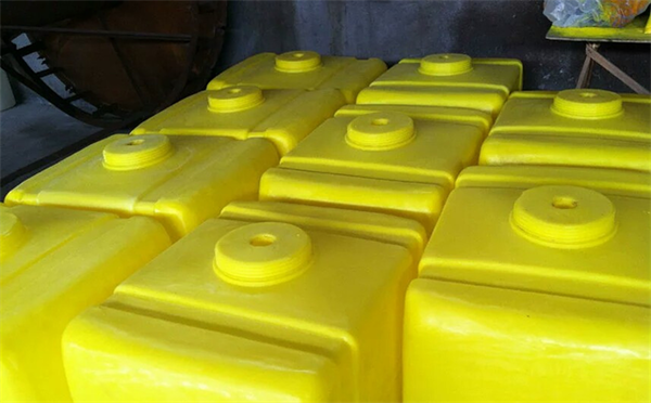黄色植保机械水箱