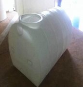 厂家供应多规格卧式水箱_平底塑料水箱设备