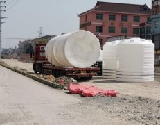 浙江慈溪迅升塑料储罐容器发货江苏